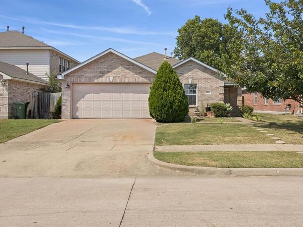 903 Hems Lane, Arlington, TX 76001