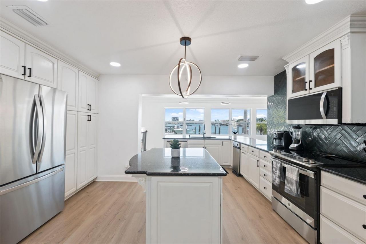 900 79th Street S, Saint Petersburg, FL 33707 Photo