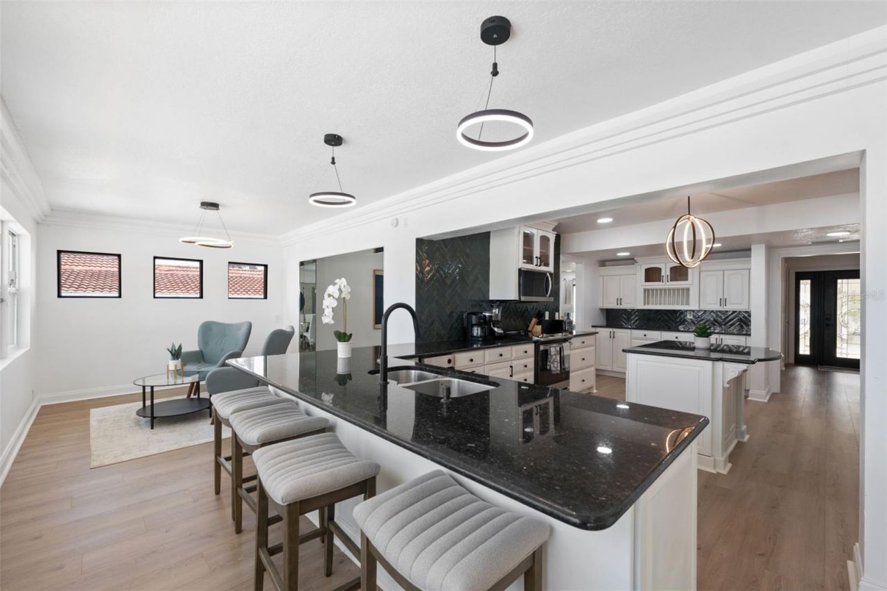 900 79th Street S, Saint Petersburg, FL 33707 Photo