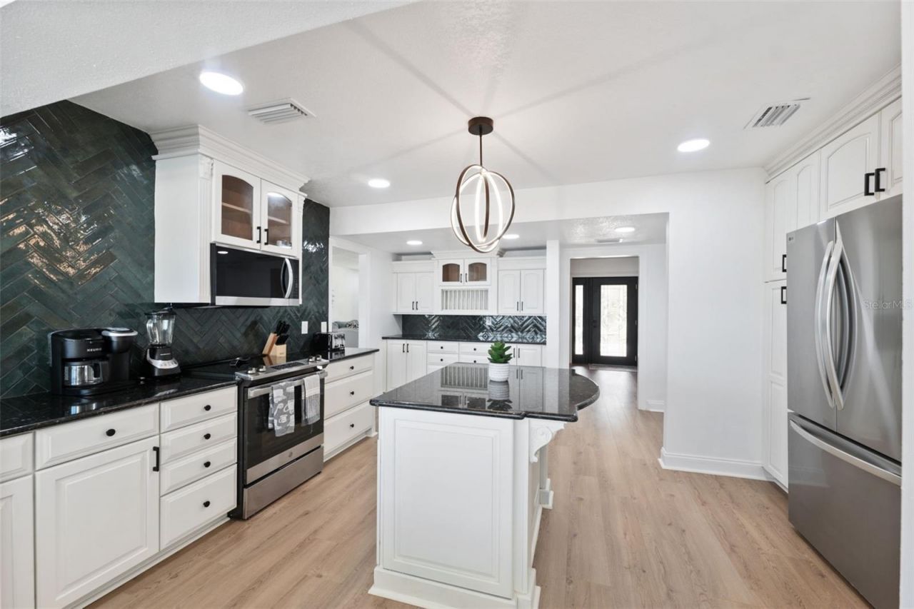 900 79th Street S, Saint Petersburg, FL 33707 Photo