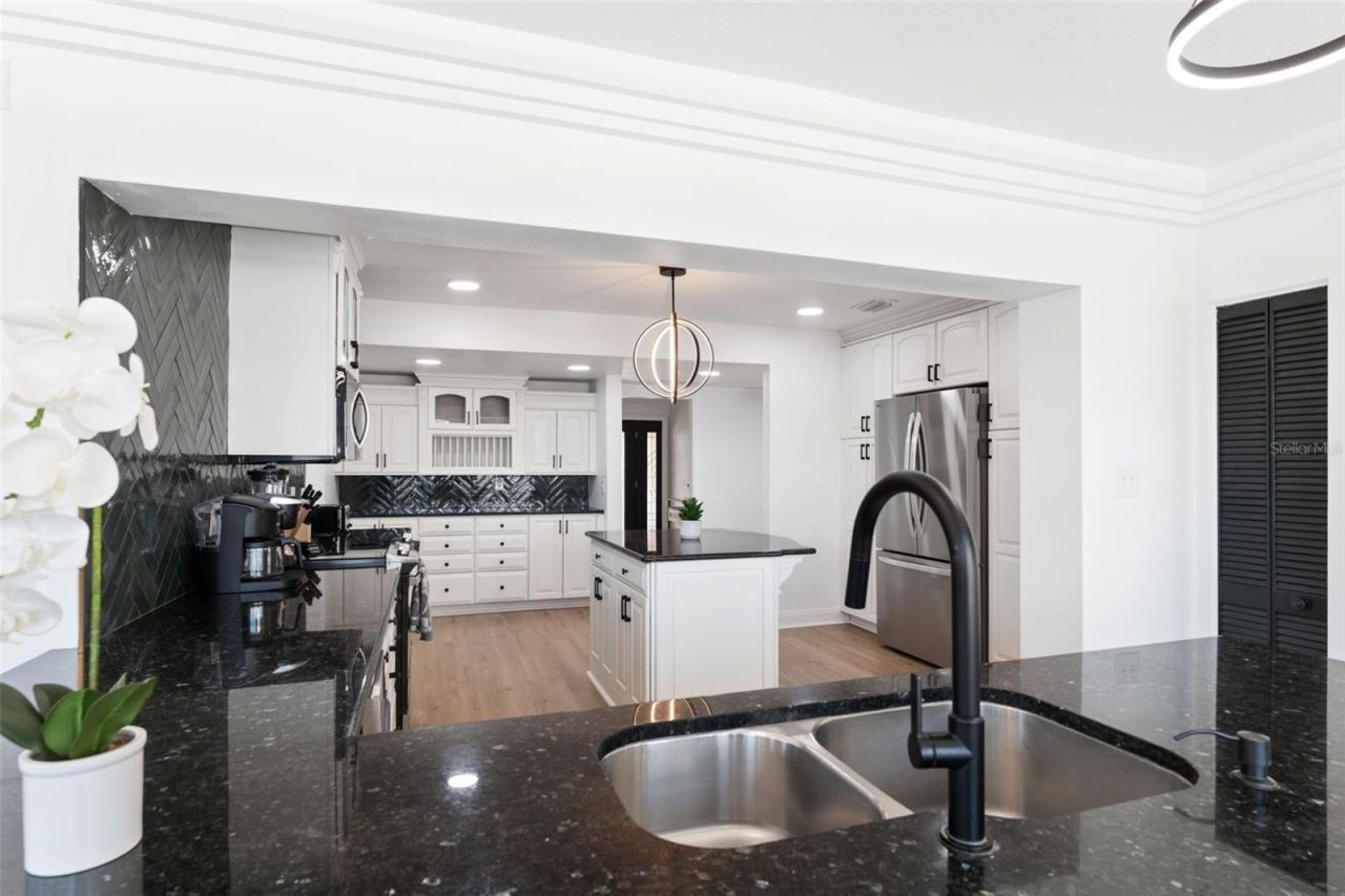 900 79th Street S, Saint Petersburg, FL 33707 Photo