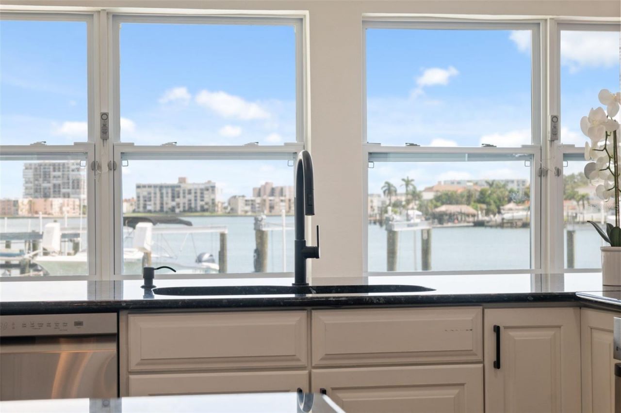 900 79th Street S, Saint Petersburg, FL 33707 Photo