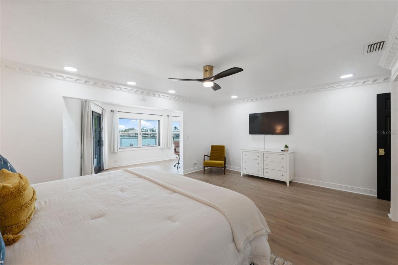 900 79th Street S, Saint Petersburg, FL 33707 Photo