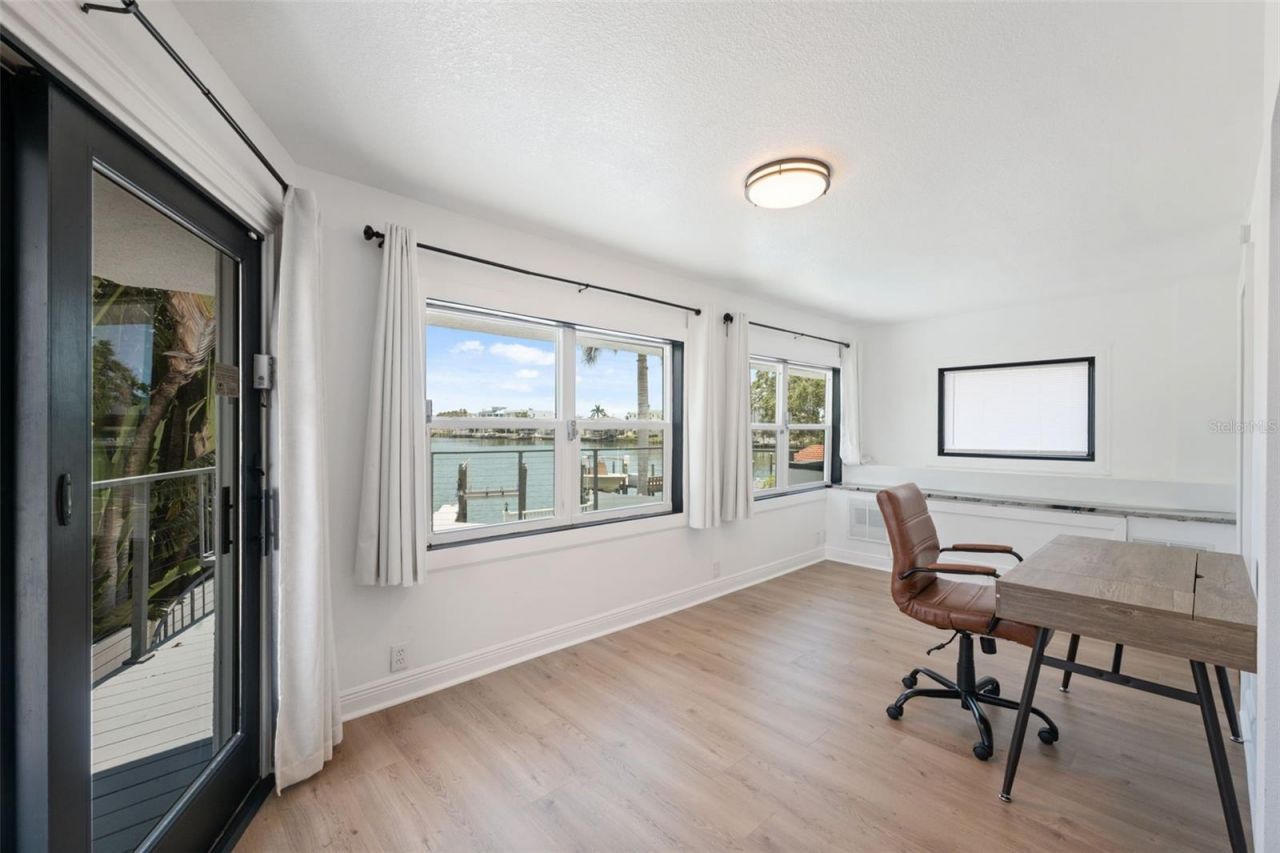 900 79th Street S, Saint Petersburg, FL 33707 Photo