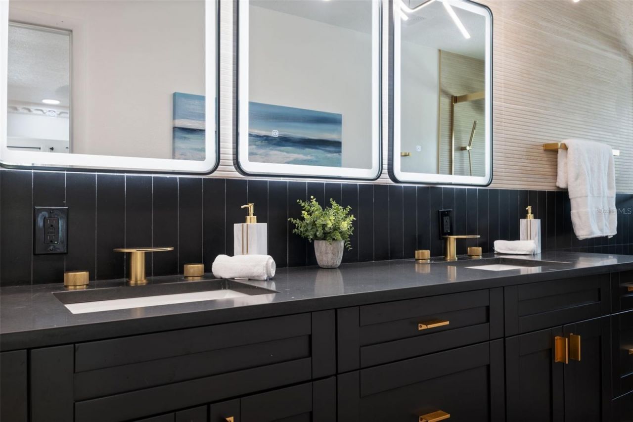 900 79th Street S, Saint Petersburg, FL 33707 Photo