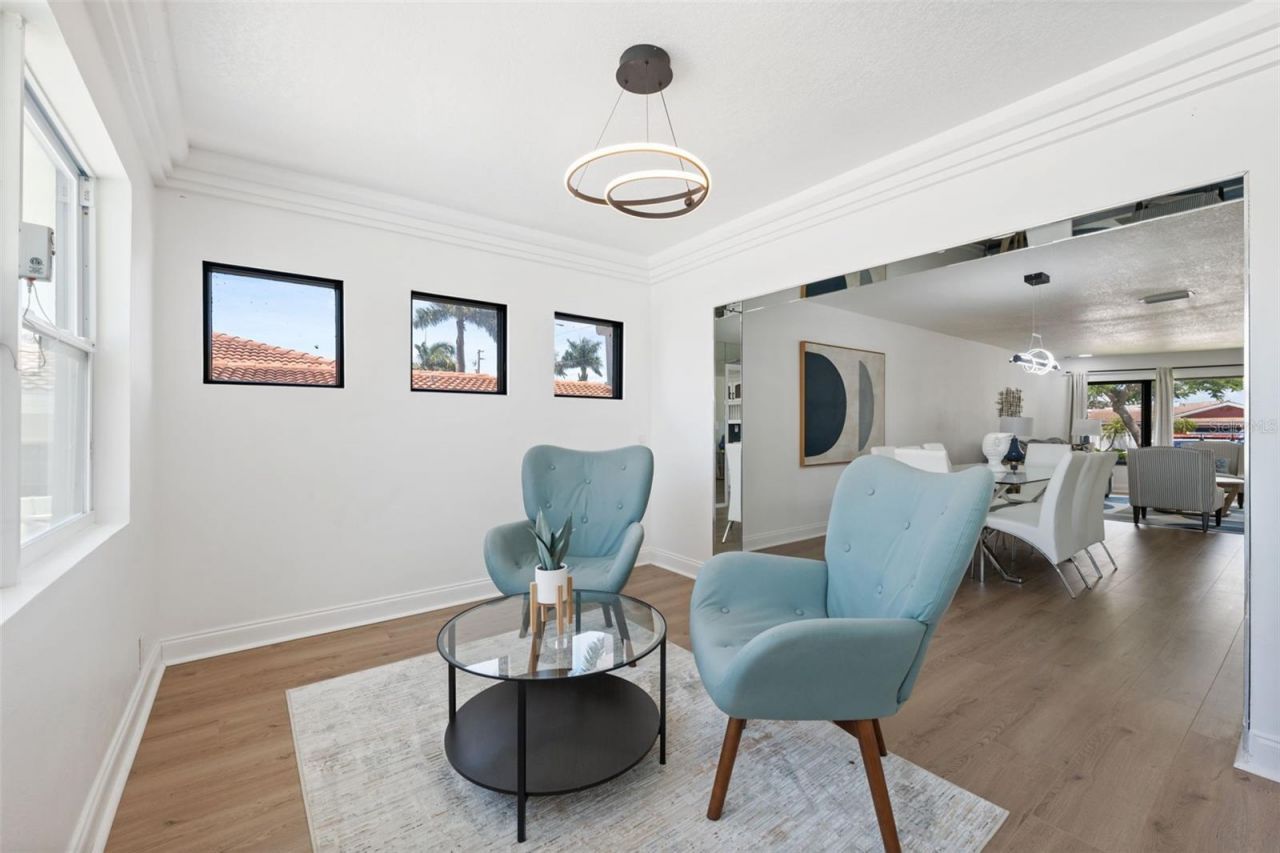 900 79th Street S, Saint Petersburg, FL 33707 Photo