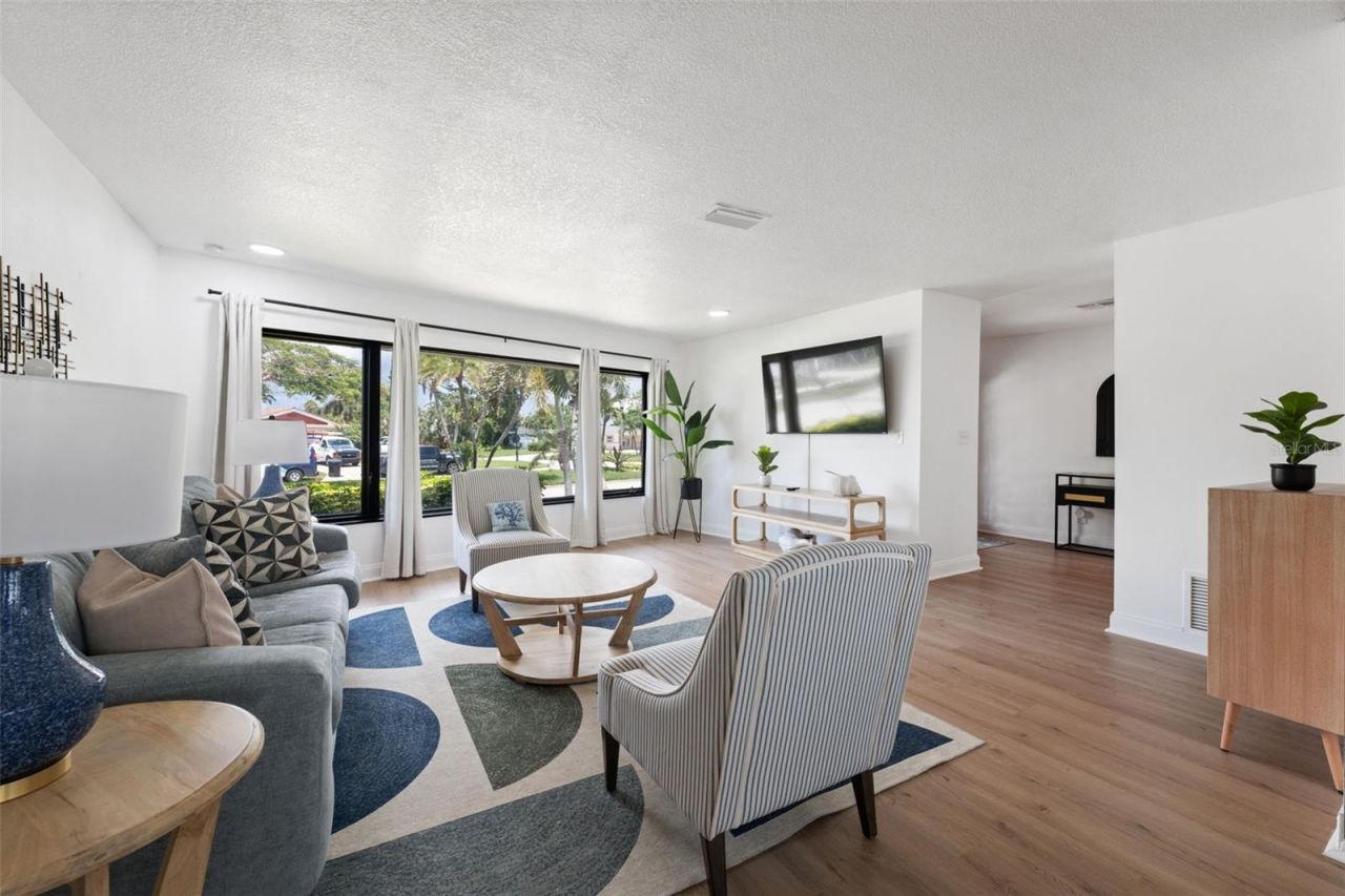 900 79th Street S, Saint Petersburg, FL 33707 Photo