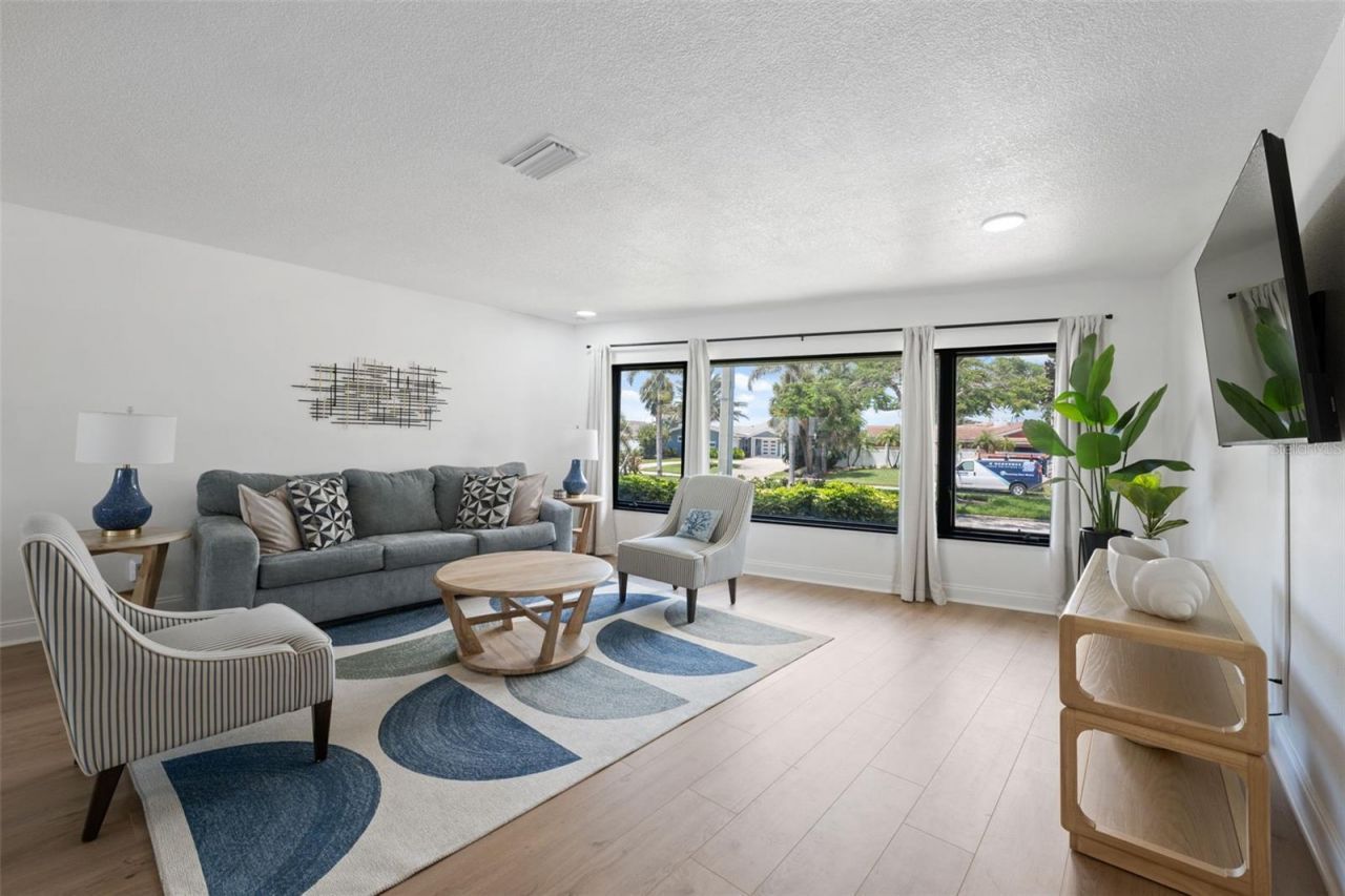 900 79th Street S, Saint Petersburg, FL 33707 Photo