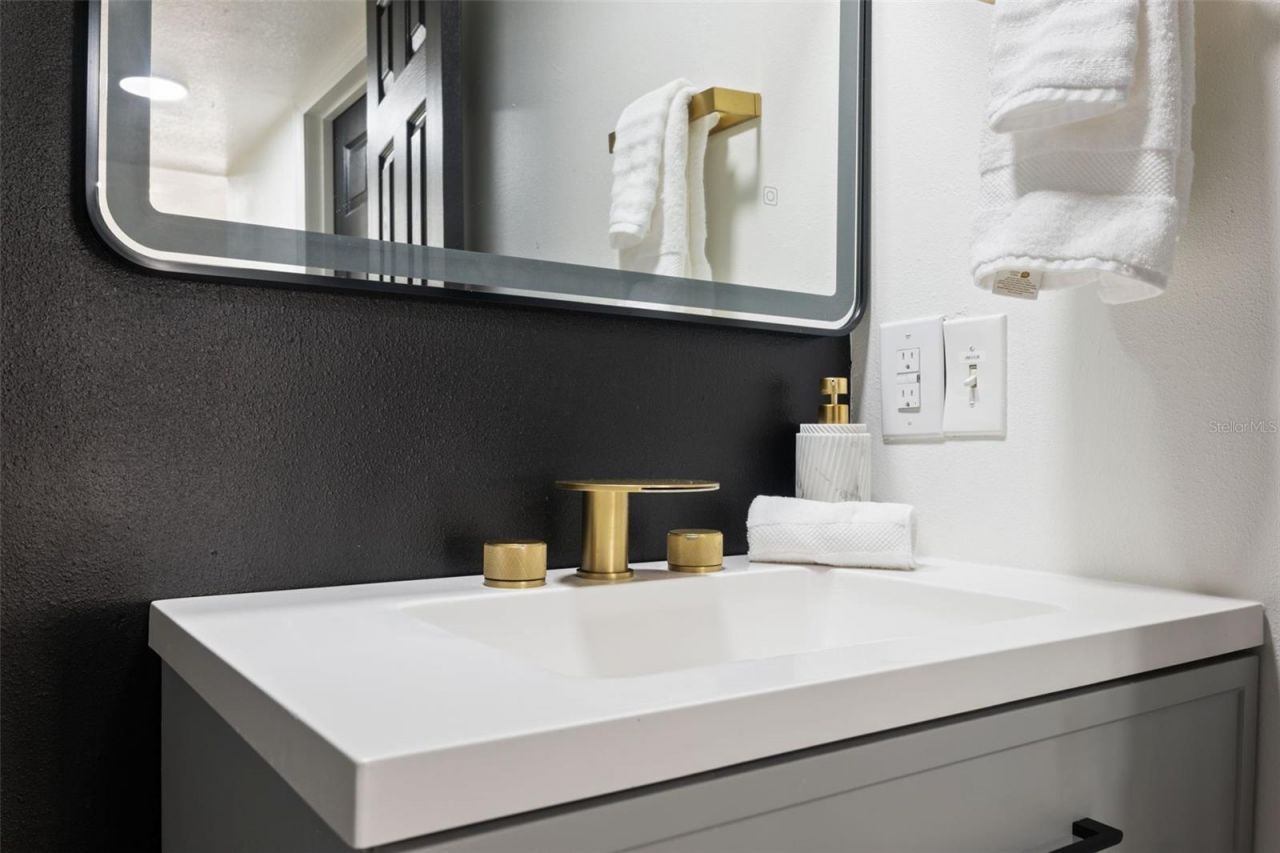 900 79th Street S, Saint Petersburg, FL 33707 Photo