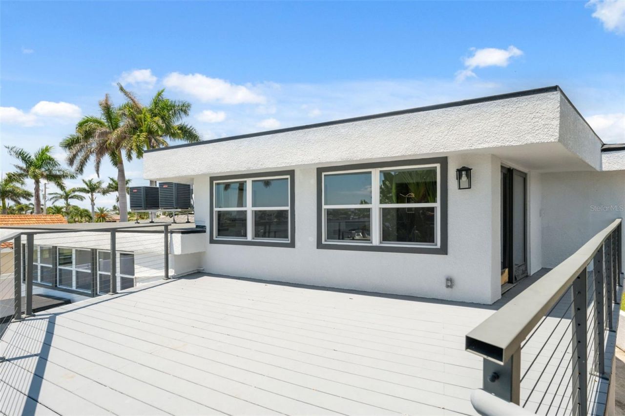 900 79th Street S, Saint Petersburg, FL 33707 Photo