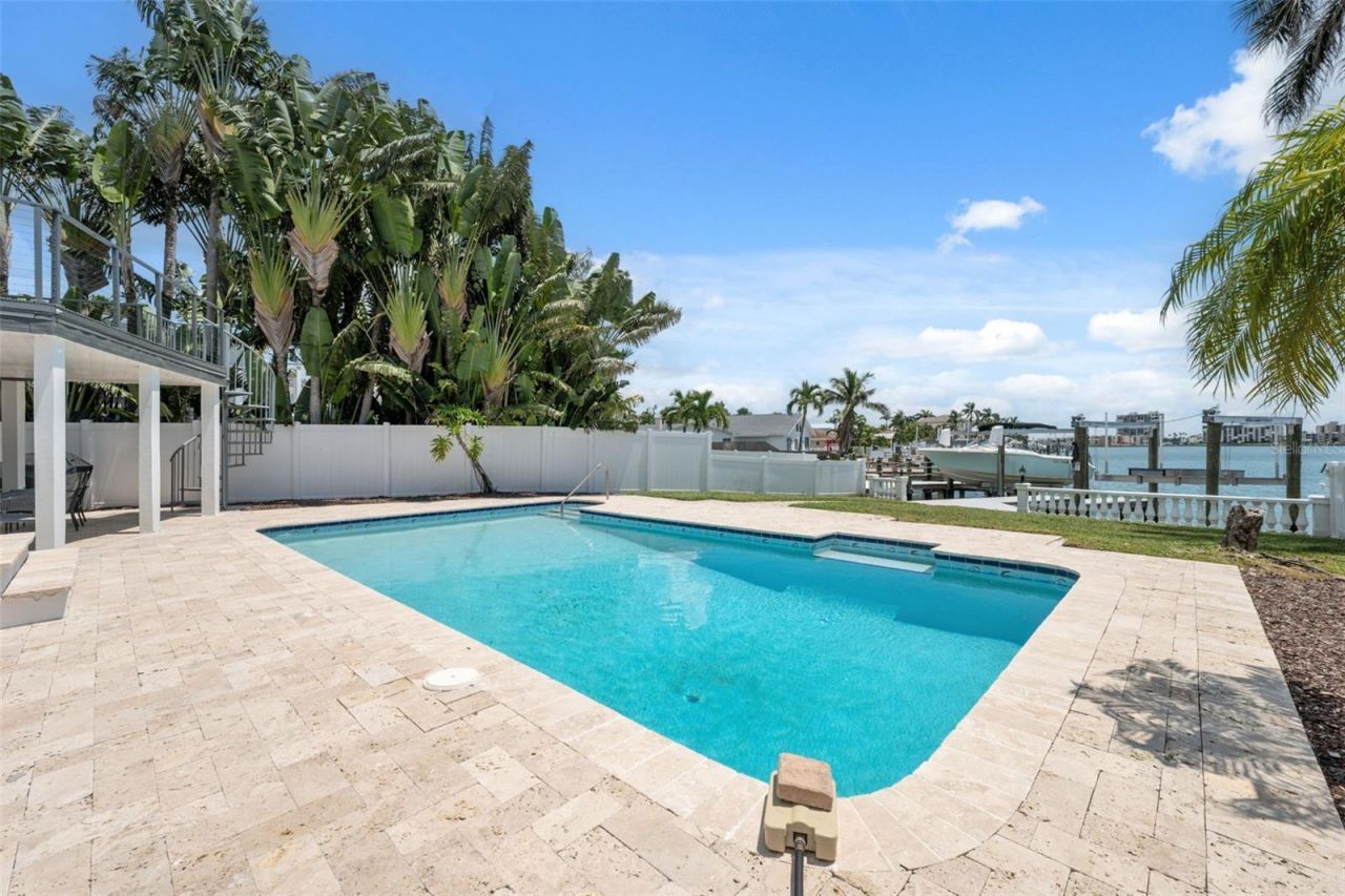 900 79th Street S, Saint Petersburg, FL 33707 Photo