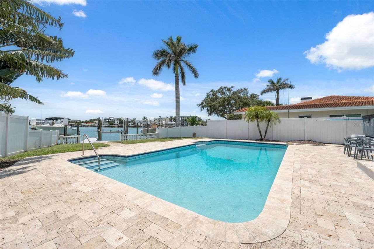 900 79th Street S, Saint Petersburg, FL 33707 Photo