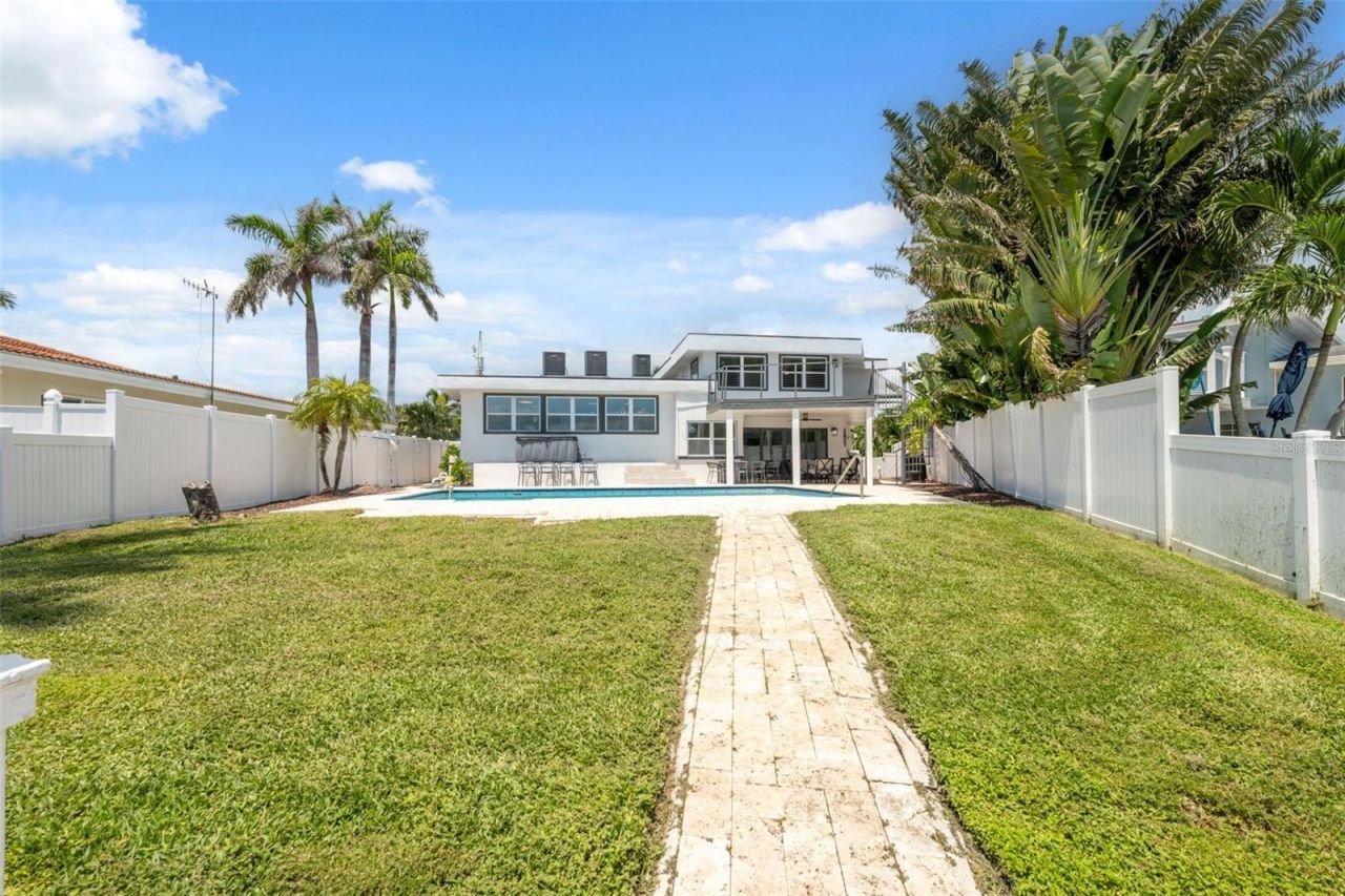 900 79th Street S, Saint Petersburg, FL 33707 Photo