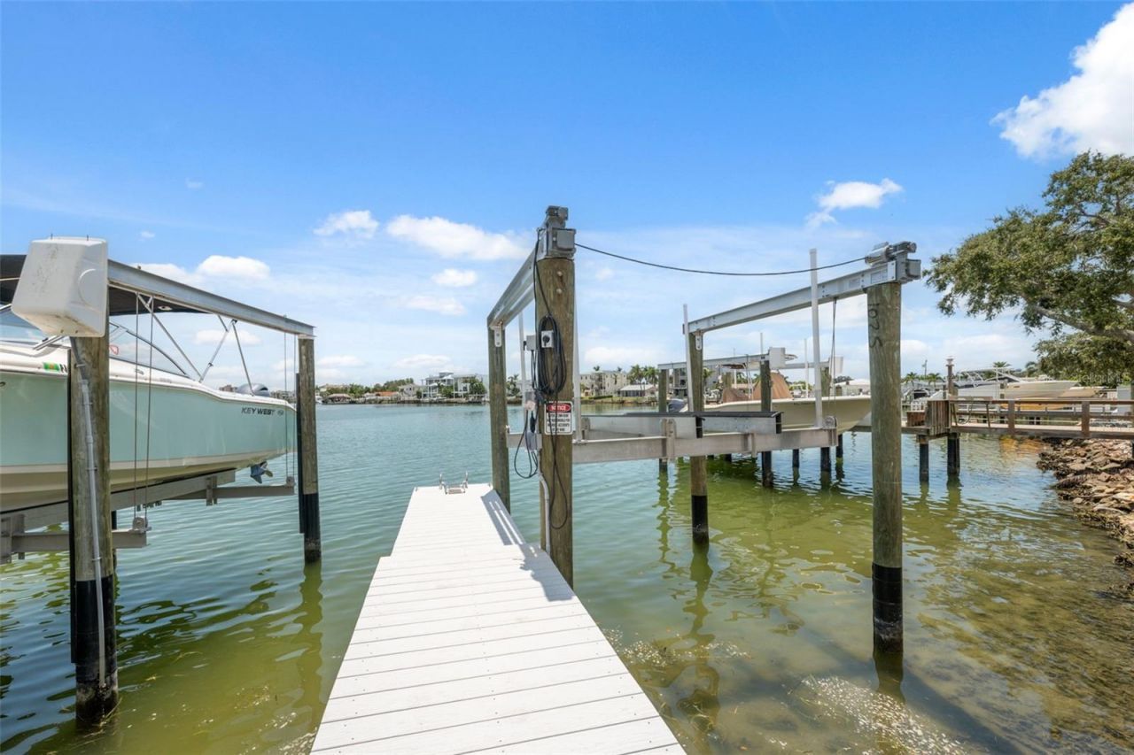 900 79th Street S, Saint Petersburg, FL 33707 Photo