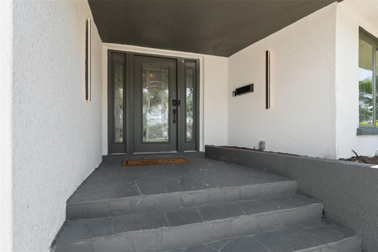 900 79th Street S, Saint Petersburg, FL 33707 Photo