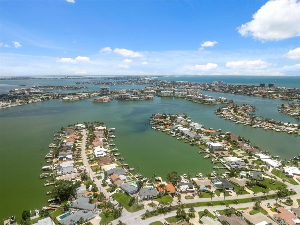 900 79th Street S, Saint Petersburg, FL 33707 Photo