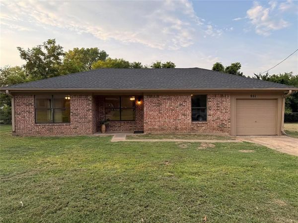 951 Van Zandt, Paris, TX 75460