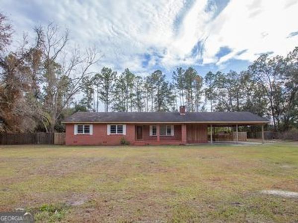 8590 Hwy 82, Waynesville, GA 31566