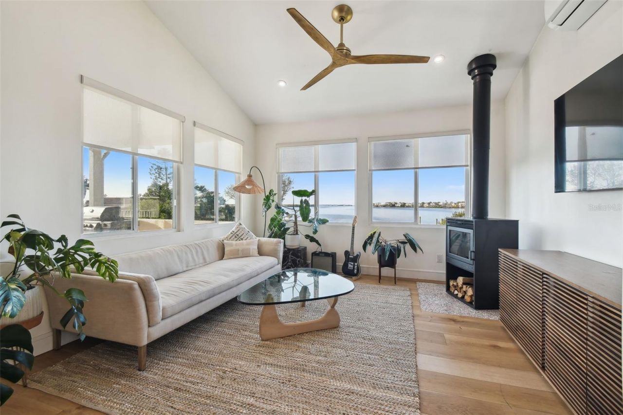 1640 Sea Breeze Drive, Tarpon Springs, FL 34689 Photo