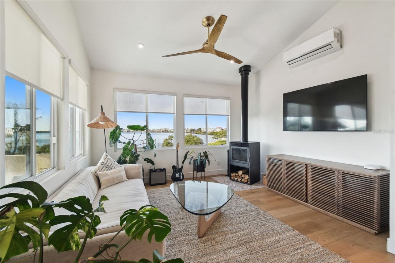 1640 Sea Breeze Drive, Tarpon Springs, FL 34689 Photo