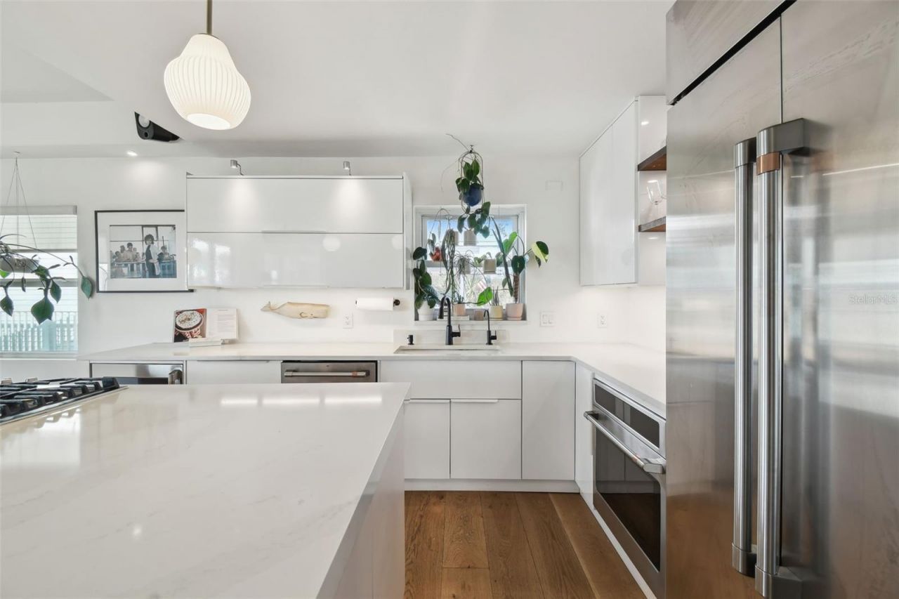 1640 Sea Breeze Drive, Tarpon Springs, FL 34689 Photo