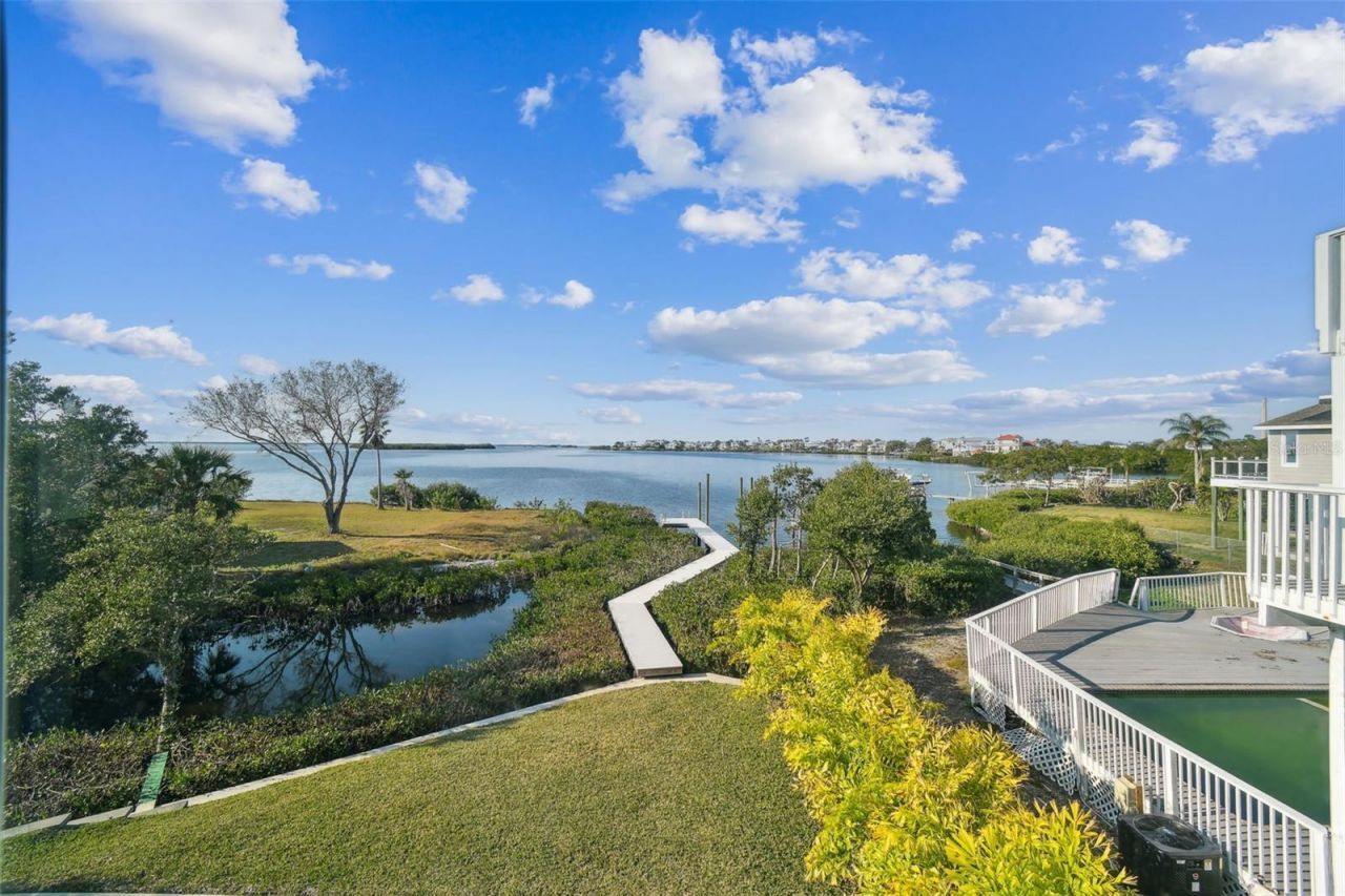 1640 Sea Breeze Drive, Tarpon Springs, FL 34689 Photo