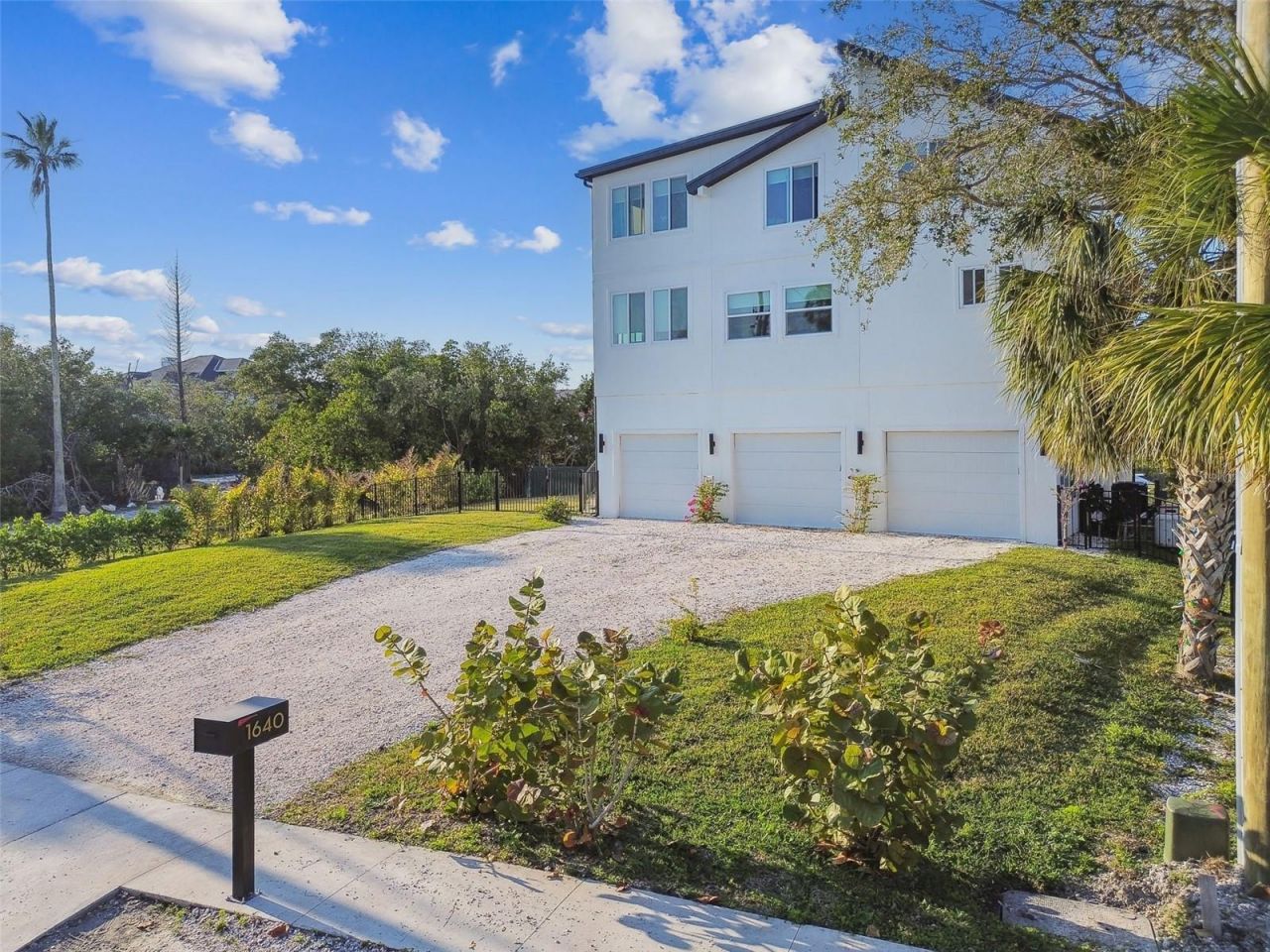 1640 Sea Breeze Drive, Tarpon Springs, FL 34689 Photo