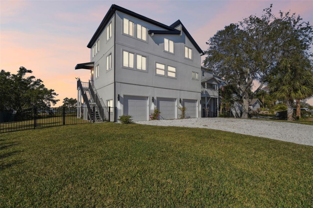 1640 Sea Breeze Drive, Tarpon Springs, FL 34689 Photo