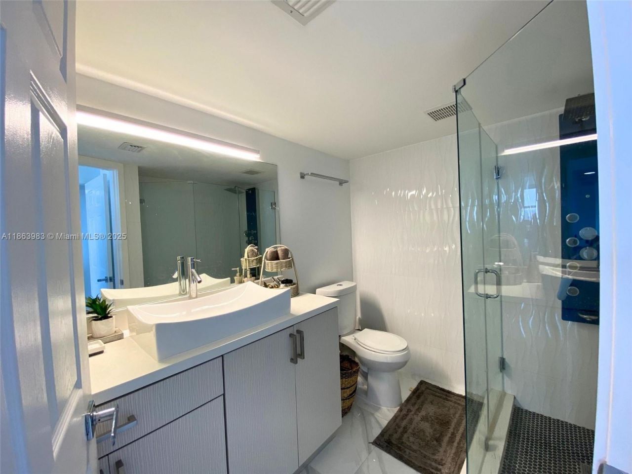 3530 Mystic Pointe Dr, Unit 3014, Aventura, FL 33180 Photo