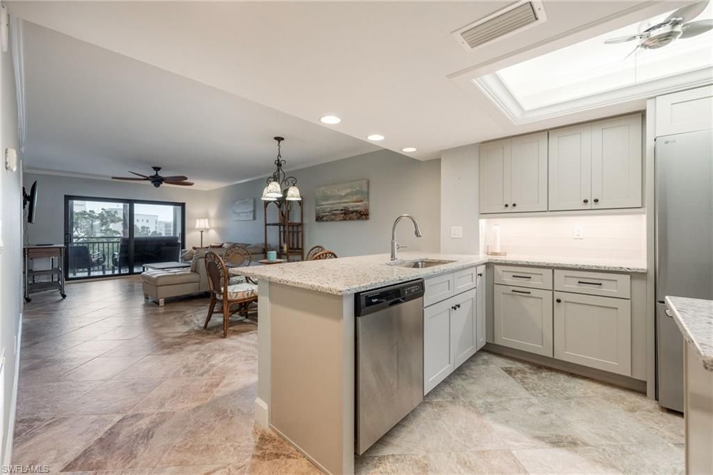 4265 Bay Beach Ln, Unit 425, Fort Myers Beach, FL 33931 Photo