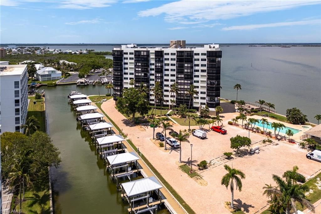 4265 Bay Beach Ln, Unit 425, Fort Myers Beach, FL 33931 Photo