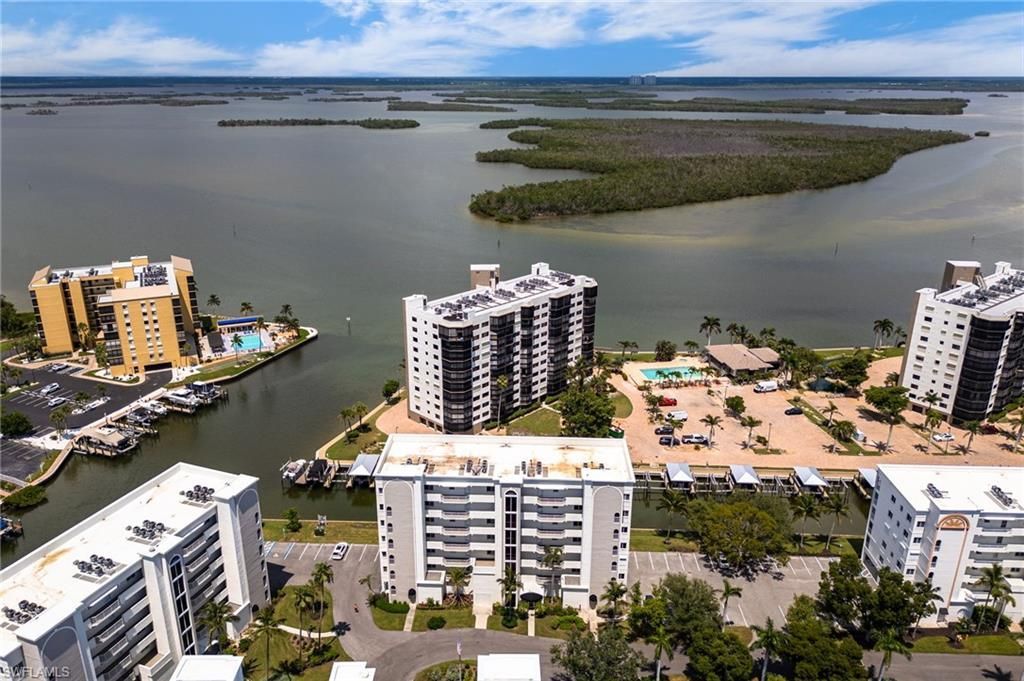 4265 Bay Beach Ln, Unit 425, Fort Myers Beach, FL 33931 Photo