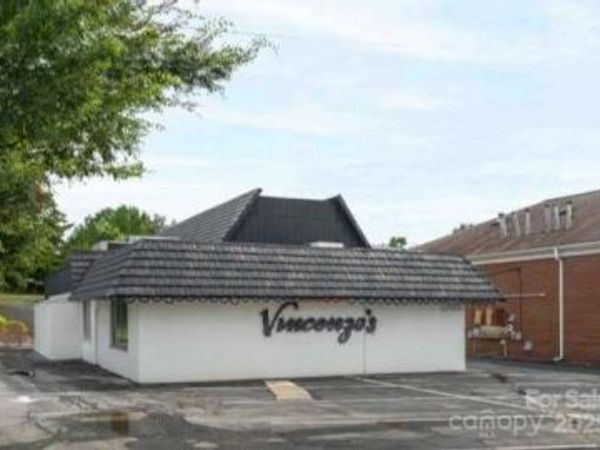 3449 Robinhood Road, Winston Salem, NC 27106