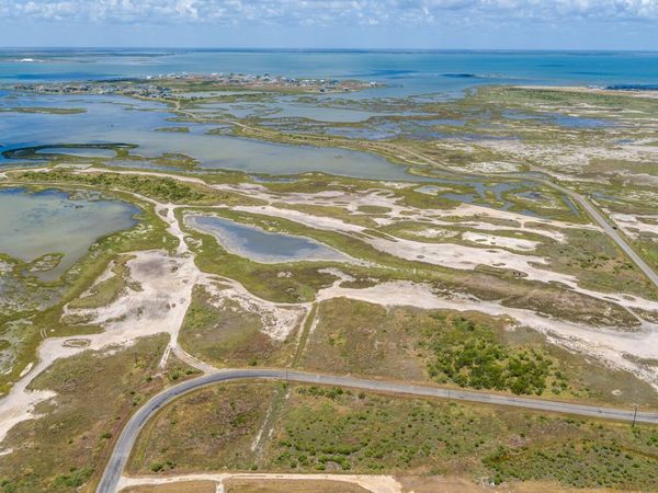 602-698 Cape Velero Dr, Rockport, TX 78382