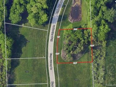 16658 Kings Fairway Lane, Grand Blanc, MI 48439