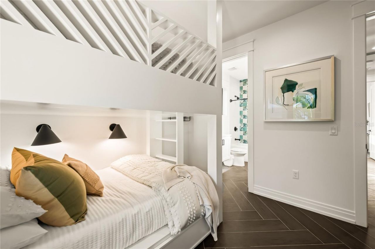 107 Maple Avenue, Anna Maria, FL 34216 Photo