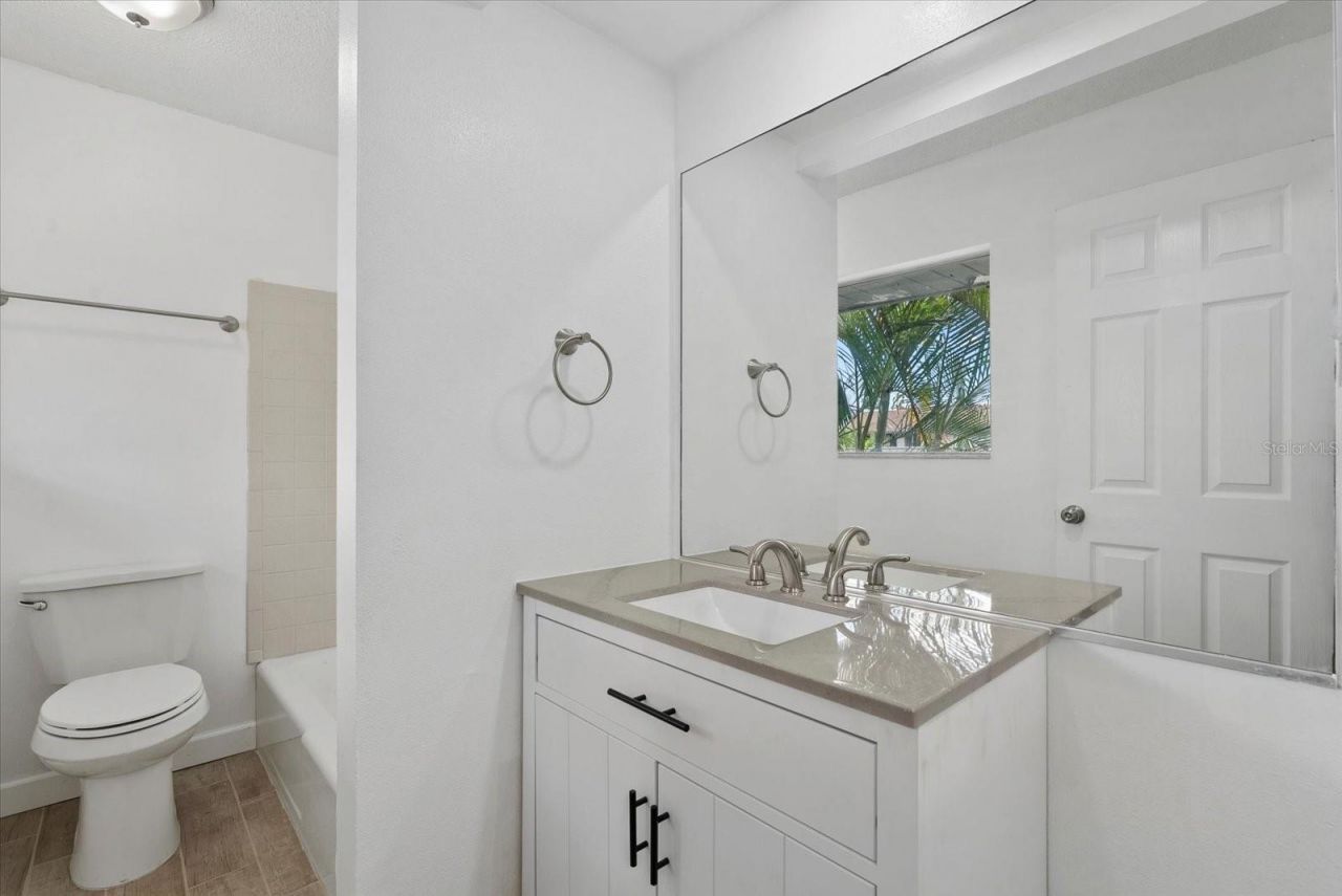 1125 Longfellow Way, Sarasota, FL 34243 Photo