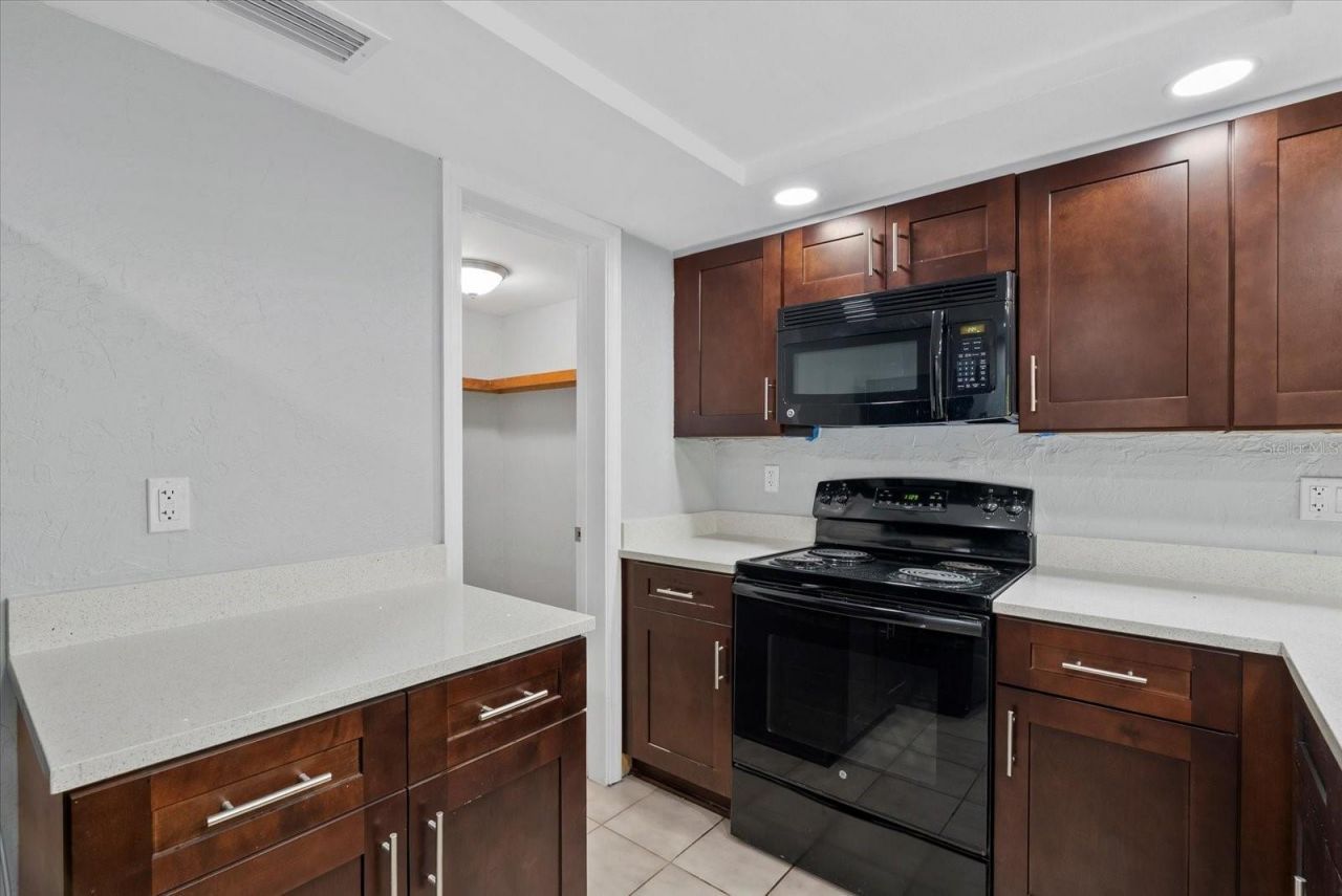 1125 Longfellow Way, Sarasota, FL 34243 Photo