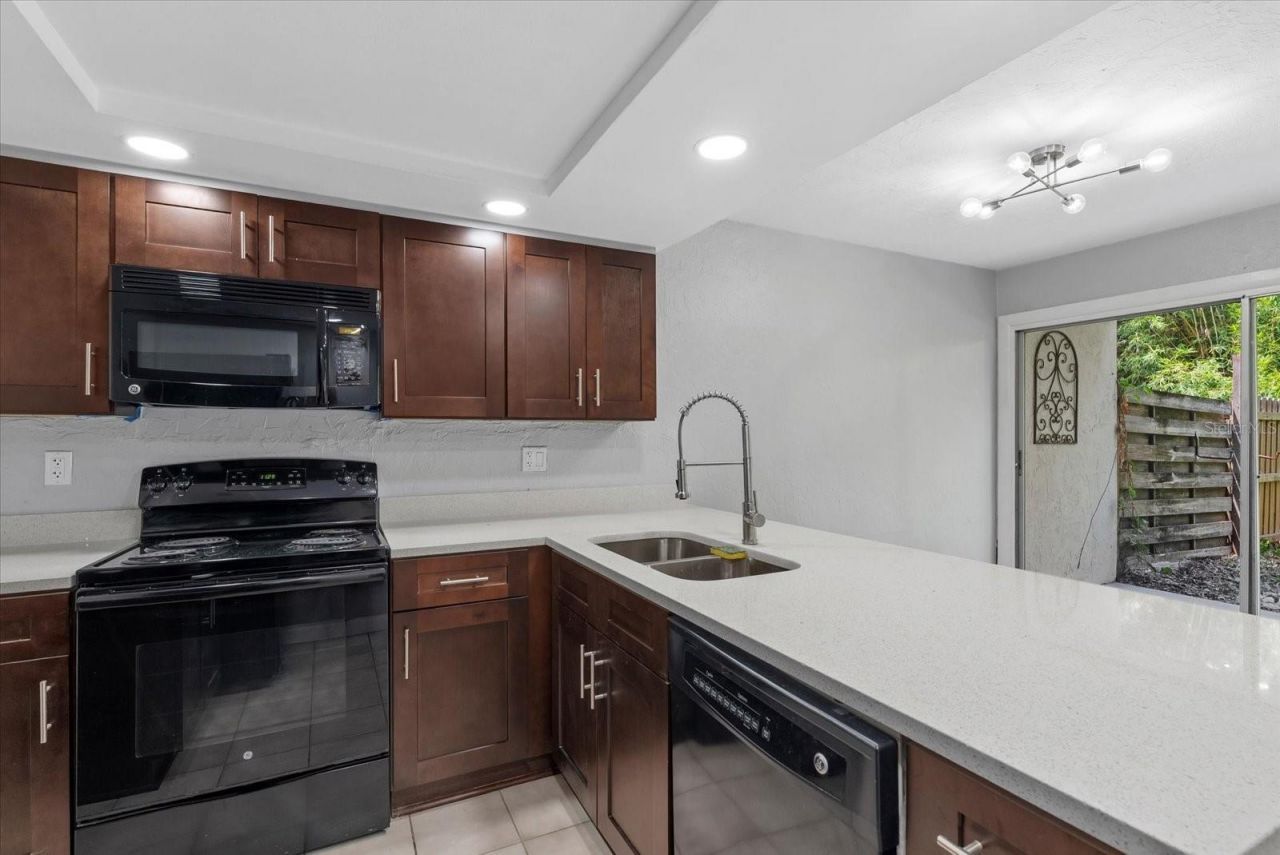 1125 Longfellow Way, Sarasota, FL 34243 Photo