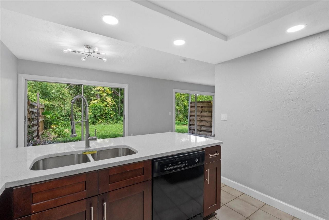 1125 Longfellow Way, Sarasota, FL 34243 Photo