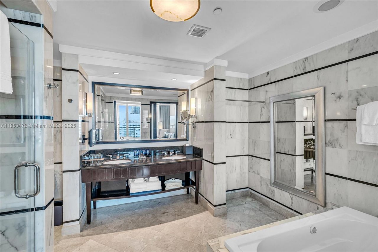 4391 Collins Ave, Unit 1706/1707, Miami Beach, FL 33140 Photo