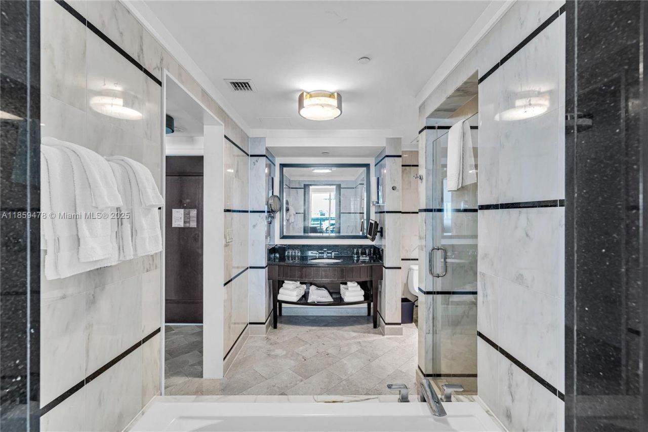 4391 Collins Ave, Unit 1706/1707, Miami Beach, FL 33140 Photo