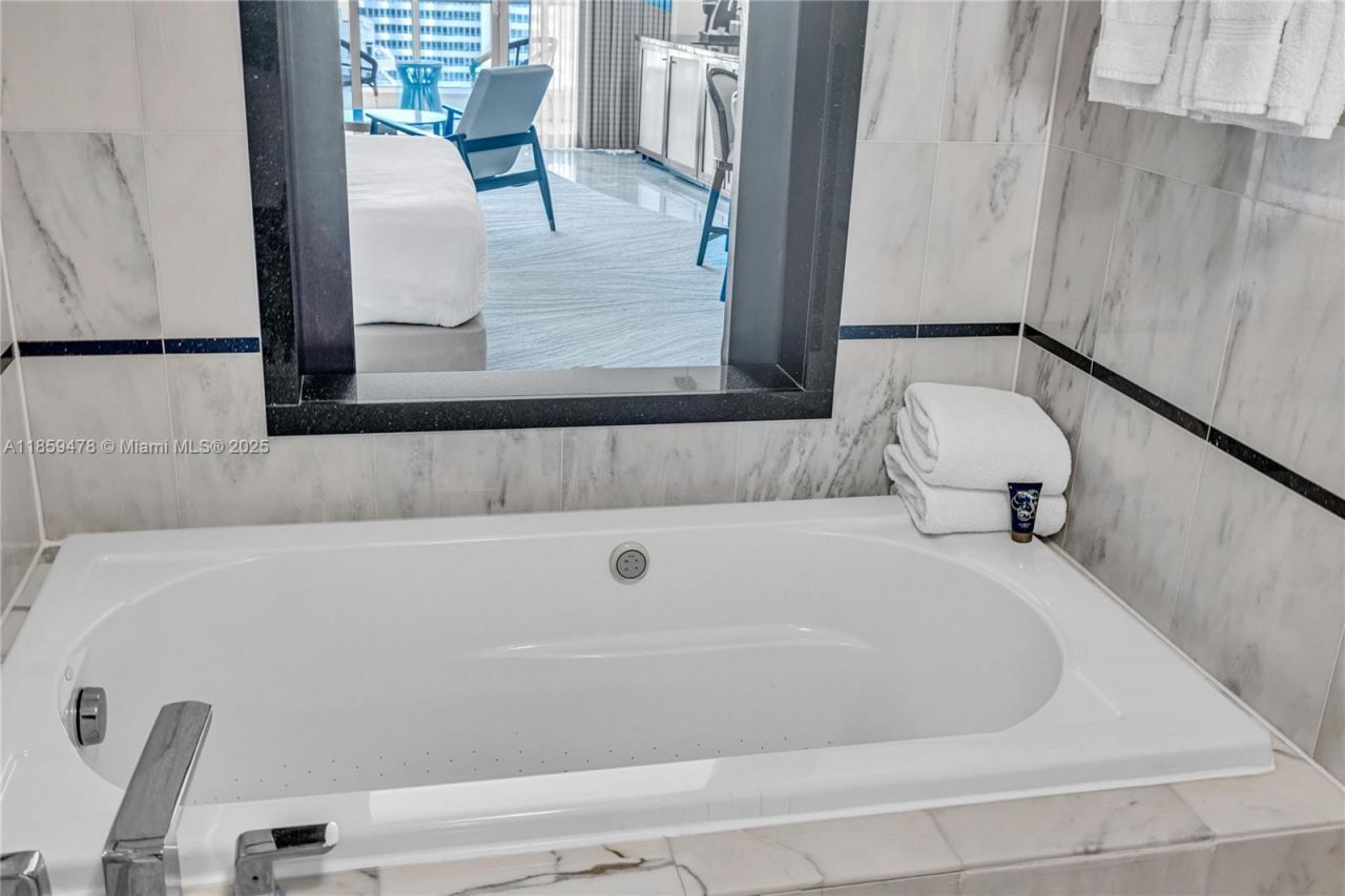 4391 Collins Ave, Unit 1706/1707, Miami Beach, FL 33140 Photo