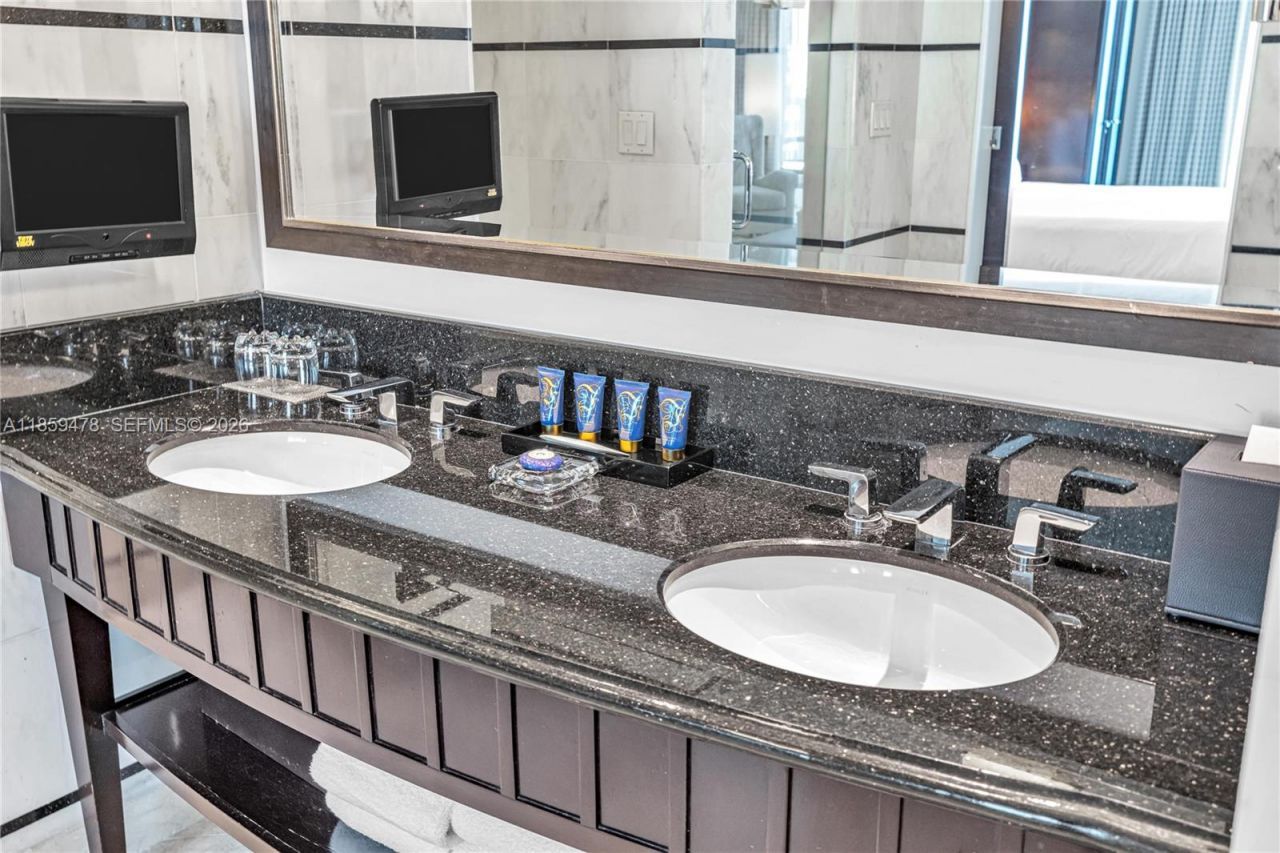 4391 Collins Ave, Unit 1706/1707, Miami Beach, FL 33140 Photo
