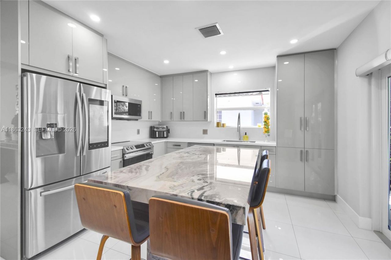 14441 S Biscayne River Rd, Miami, FL 33161 Photo