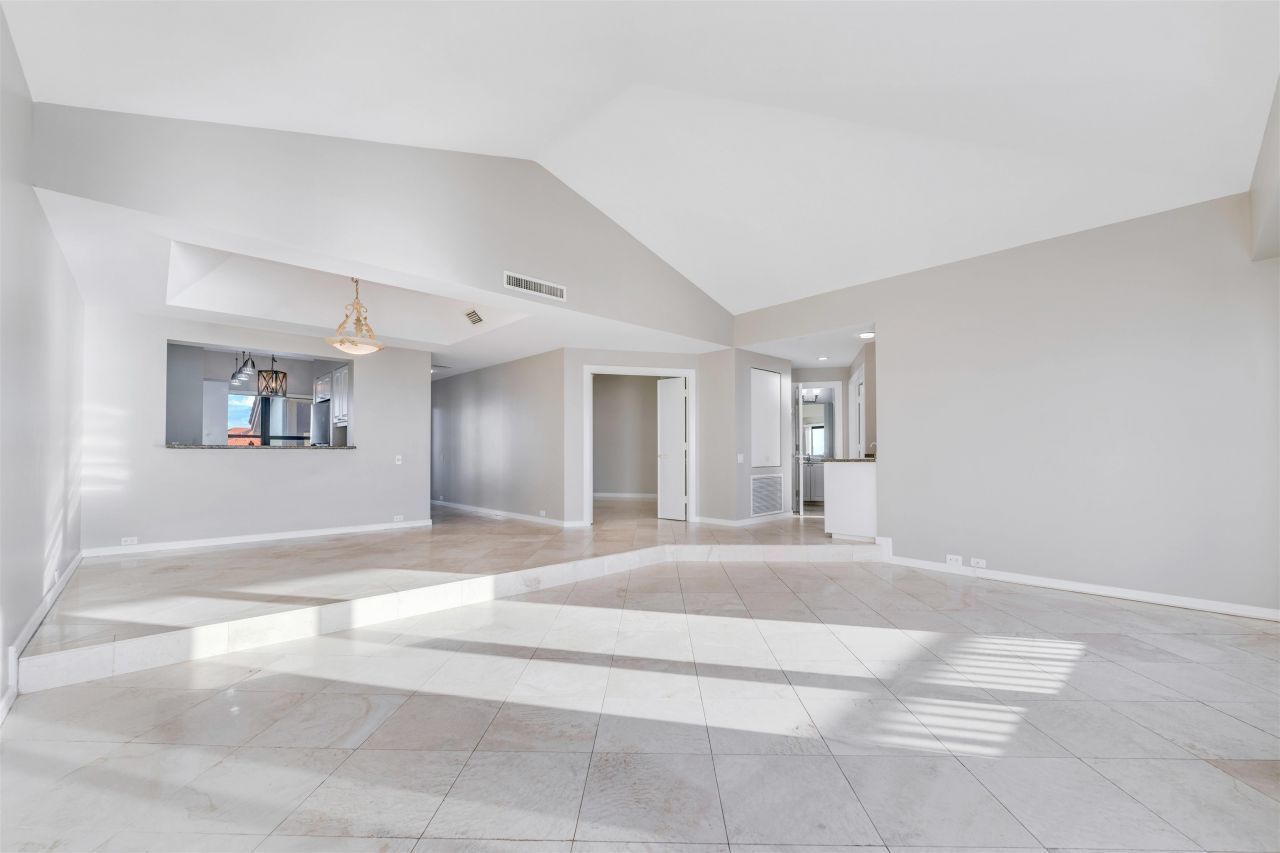 645 La Peninsula Blvd, Unit 645, Naples, FL 34113 Photo