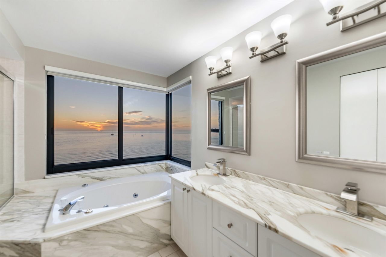 645 La Peninsula Blvd, Unit 645, Naples, FL 34113 Photo