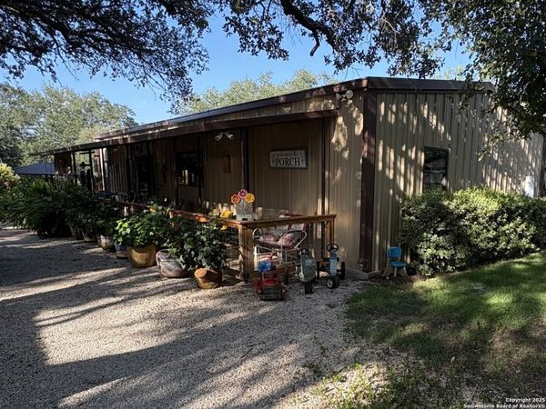 2044 Cr 343, Hondo, TX 78861