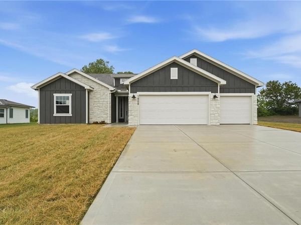 1808 Halls Creek Avenue, Raymore, MO 64083