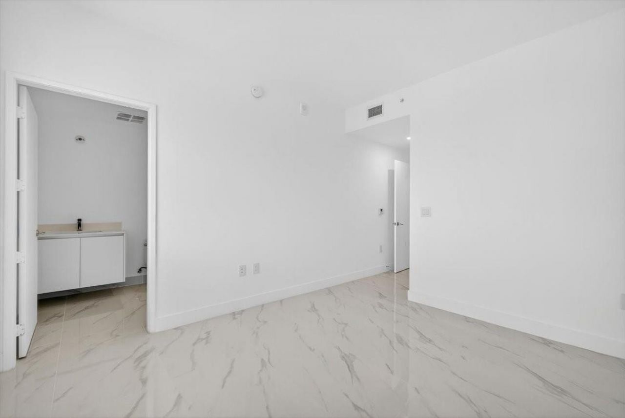 700 NE 24th Street, Unit 5202, Miami, FL 33137 Photo
